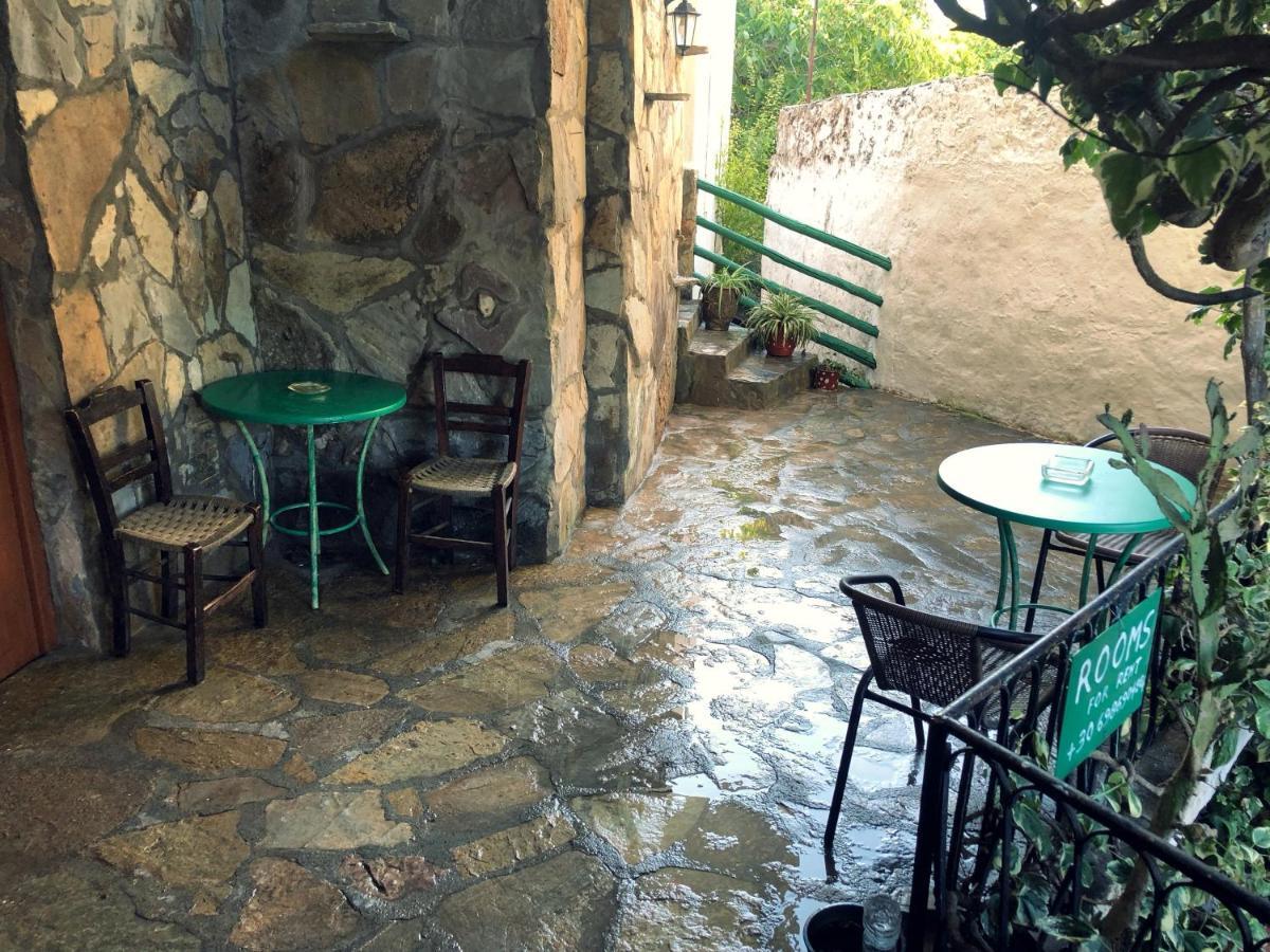 Yard Apartamento Astirákion Exterior foto